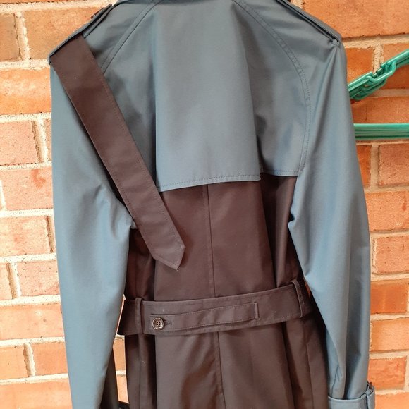 Coach - Picture 3 of 4